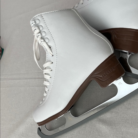 JACKSON Women's White Figure Skates - Picture 8 of 10